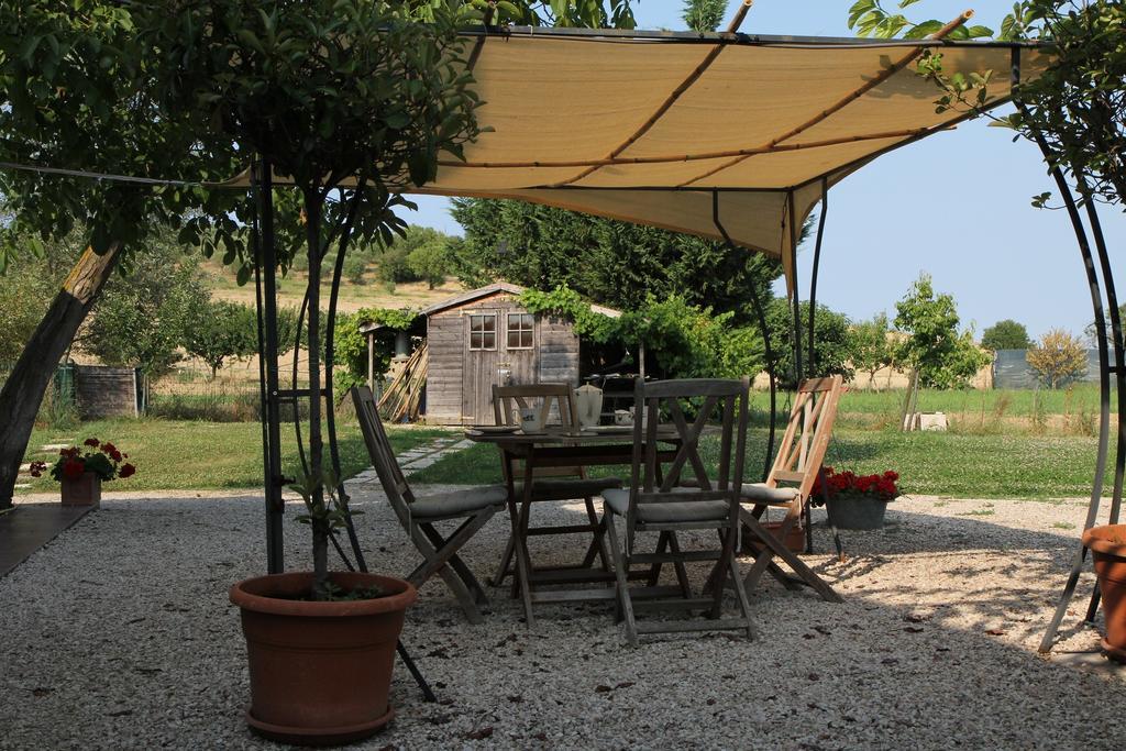 Casa Sorgente Bed & Breakfast San Costanzo Luaran gambar